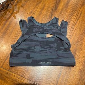 Alphalete Surface Keyhole Bra - Blue Canvas Camo  - L